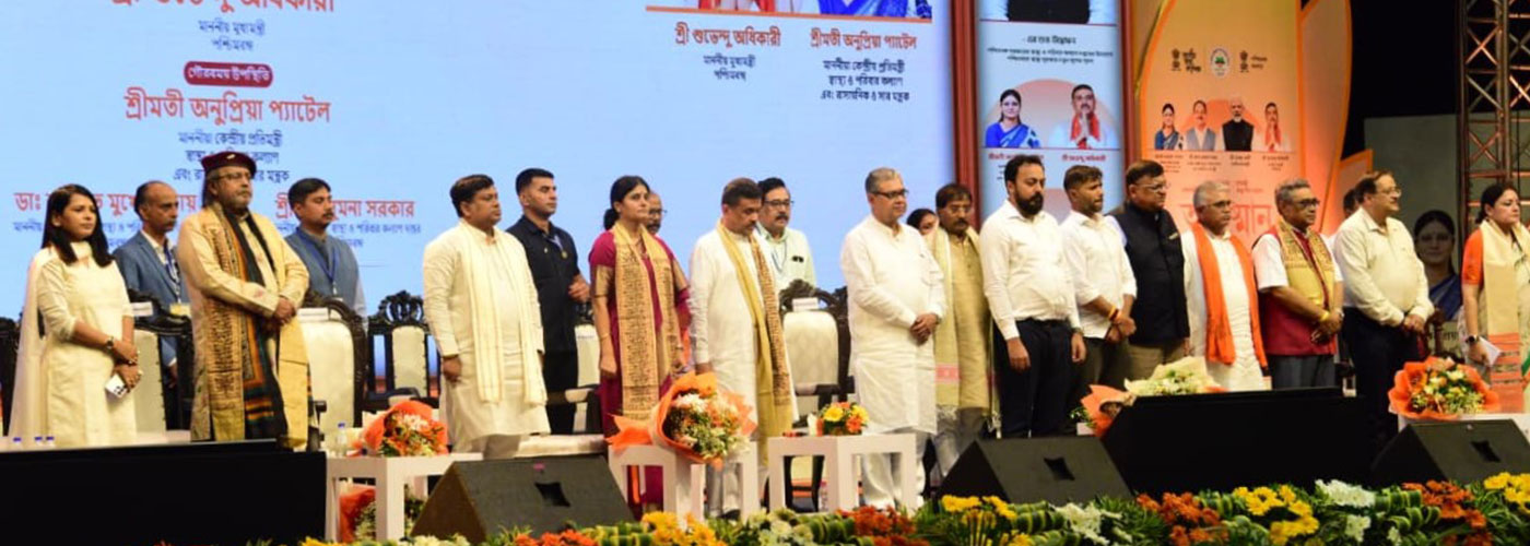 At the formal inauguration of Ayushman Diwas in Kolkata, Hon’ble Chief Minister Shri Suvendu Adhikari addressed the gathering. Hon’ble Union Minister of State Smt. Anupriya Patel @AnupriyaSPatel  was also present on the occasion. On this occasion Hon'ble Chief Minister also launched the Chief Minister's Health Insurance Scheme.