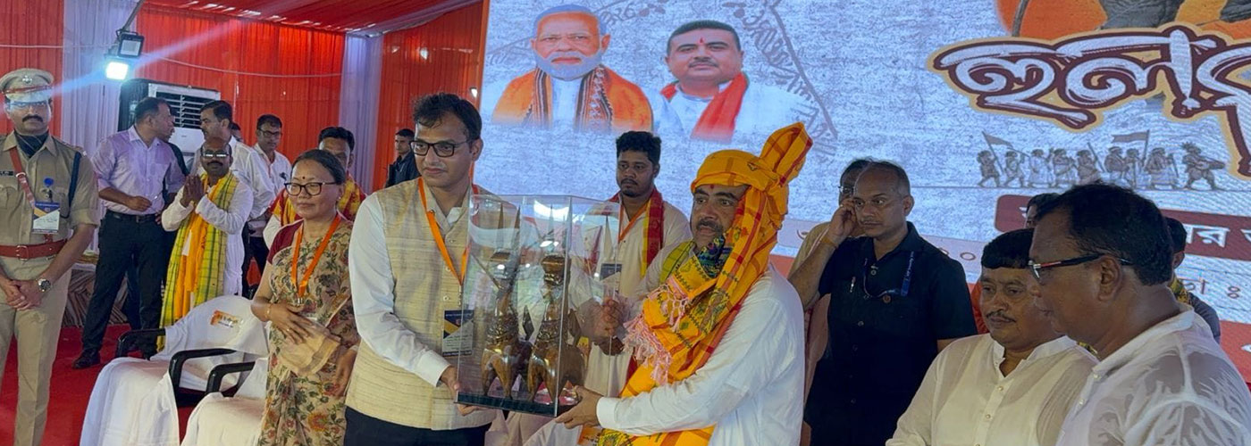 Hon'ble Chief Minister Shri Suvendu Adhikari pays tribute to Hul Martyrs at Mukutmanipur